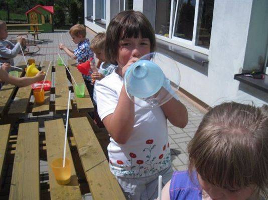 Grafika #11: Wakacyjne zabawy w naszym przedszkolu