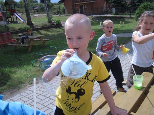 Grafika #12: Wakacyjne zabawy w naszym przedszkolu