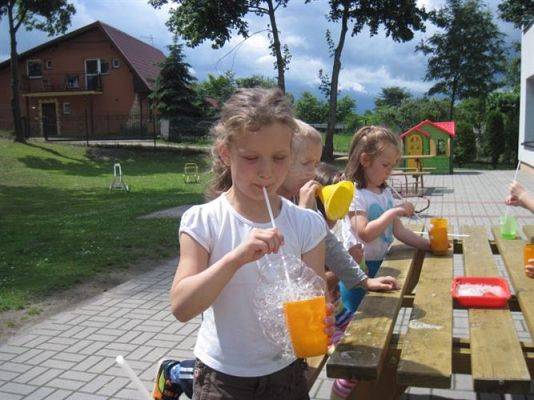 Grafika #13: Wakacyjne zabawy w naszym przedszkolu