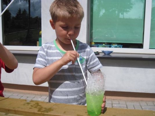 Grafika #16: Wakacyjne zabawy w naszym przedszkolu