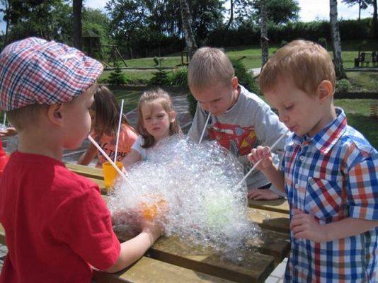 Grafika #20: Wakacyjne zabawy w naszym przedszkolu