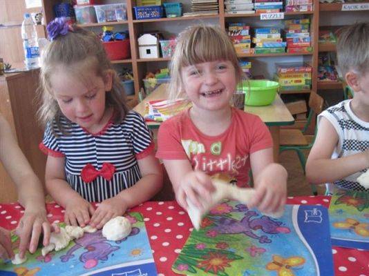 Grafika #22: Wakacyjne zabawy w naszym przedszkolu