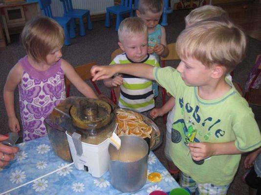 Grafika #64: Wakacyjne zabawy w naszym przedszkolu