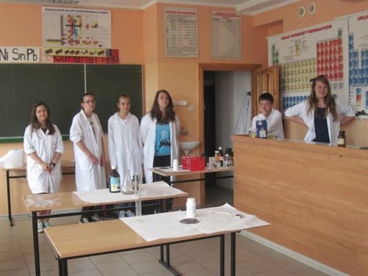 Grafika #0: 16.06.2014 - Zajęcia w Pracowni Chemicznej w Gimnazjum w Łebie