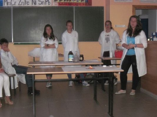Grafika #2: 16.06.2014 - Zajęcia w Pracowni Chemicznej w Gimnazjum w Łebie