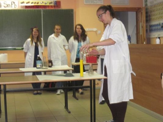 Grafika #4: 16.06.2014 - Zajęcia w Pracowni Chemicznej w Gimnazjum w Łebie