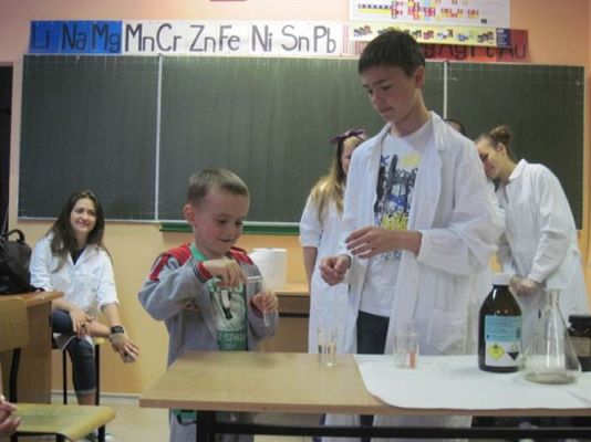 Grafika #6: 16.06.2014 - Zajęcia w Pracowni Chemicznej w Gimnazjum w Łebie