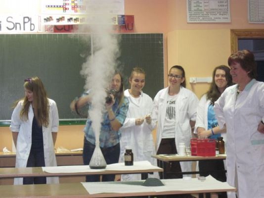 Grafika #8: 16.06.2014 - Zajęcia w Pracowni Chemicznej w Gimnazjum w Łebie