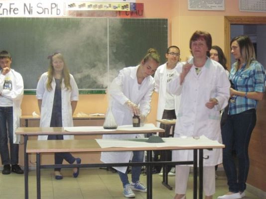 Grafika #9: 16.06.2014 - Zajęcia w Pracowni Chemicznej w Gimnazjum w Łebie