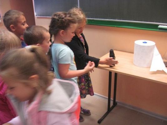 Grafika #14: 16.06.2014 - Zajęcia w Pracowni Chemicznej w Gimnazjum w Łebie