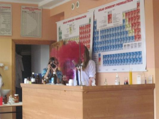 Grafika #19: 16.06.2014 - Zajęcia w Pracowni Chemicznej w Gimnazjum w Łebie