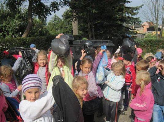 Grafika #8: 14.09.2012 - Bierzemy udział w akcji "Sprzątanie Świata"