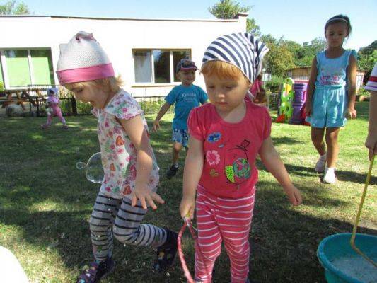 Grafika #1: 20.08.2015 - Mali odkrywcy-eksperymenty z bańkami