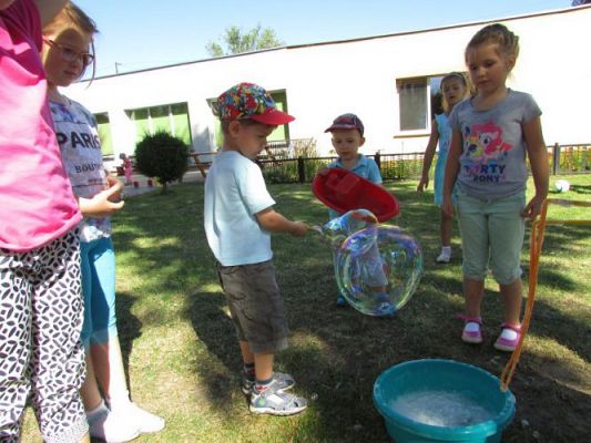 Grafika #4: 20.08.2015 - Mali odkrywcy-eksperymenty z bańkami