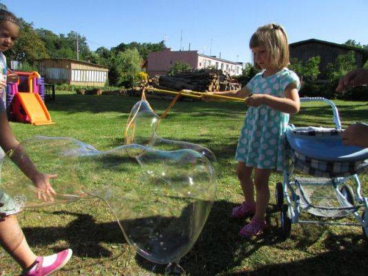 Grafika #6: 20.08.2015 - Mali odkrywcy-eksperymenty z bańkami