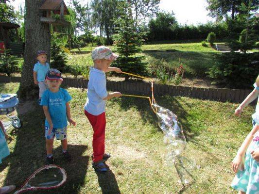 Grafika #7: 20.08.2015 - Mali odkrywcy-eksperymenty z bańkami