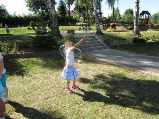 Grafika #9: 20.08.2015 - Mali odkrywcy-eksperymenty z bańkami