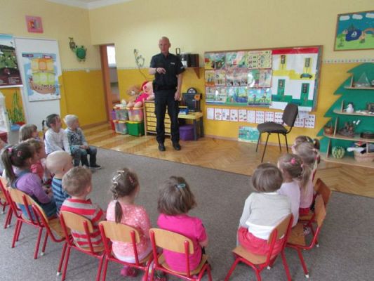 Grafika #0: 18.06.2015 - Spotkanie z policjantem - "Bezpieczne wakacje"
