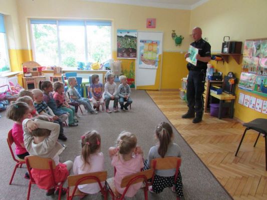 Grafika #6: 18.06.2015 - Spotkanie z policjantem - "Bezpieczne wakacje"