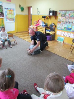 Grafika #15: 18.06.2015 - Spotkanie z policjantem - "Bezpieczne wakacje"