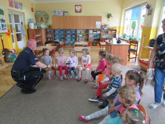 Grafika #17: 18.06.2015 - Spotkanie z policjantem - "Bezpieczne wakacje"