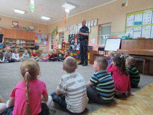 Grafika #19: 18.06.2015 - Spotkanie z policjantem - "Bezpieczne wakacje"