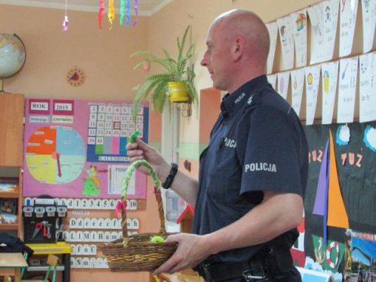 Grafika #27: 18.06.2015 - Spotkanie z policjantem - "Bezpieczne wakacje"
