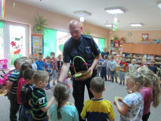 Grafika #28: 18.06.2015 - Spotkanie z policjantem - "Bezpieczne wakacje"