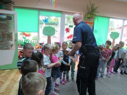 Grafika #29: 18.06.2015 - Spotkanie z policjantem - "Bezpieczne wakacje"