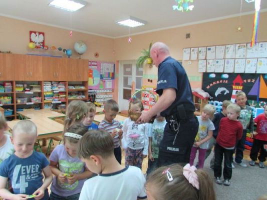 Grafika #30: 18.06.2015 - Spotkanie z policjantem - "Bezpieczne wakacje"