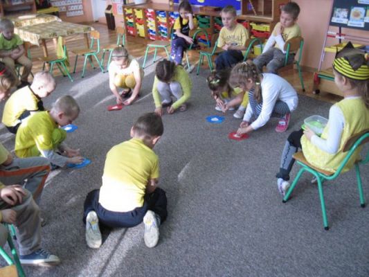 Grafika #18: 23.02.2015 - Dzień Miodu