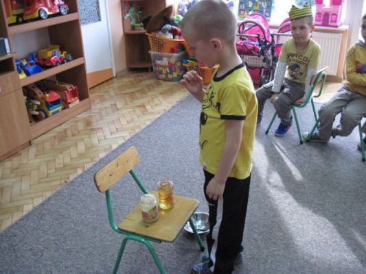 Grafika #24: 23.02.2015 - Dzień Miodu