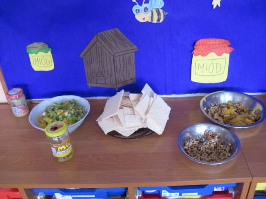 Grafika #35: 23.02.2015 - Dzień Miodu