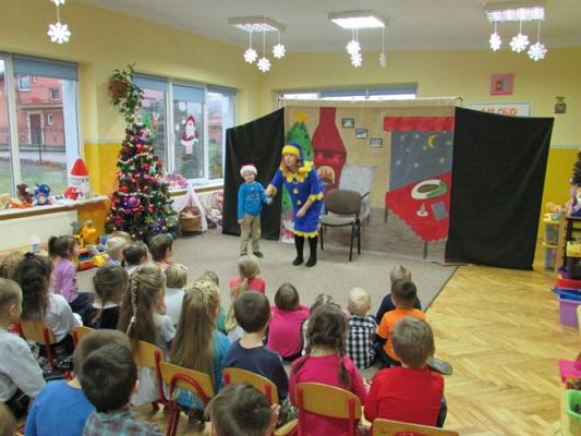 Grafika #7: 18.12.2014 - Przedstawienie teatralne pt. "Święta tuż, tuż"