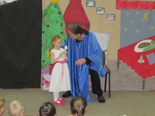 Grafika #14: 18.12.2014 - Przedstawienie teatralne pt. "Święta tuż, tuż"