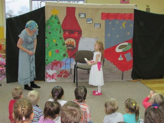 Grafika #15: 18.12.2014 - Przedstawienie teatralne pt. "Święta tuż, tuż"