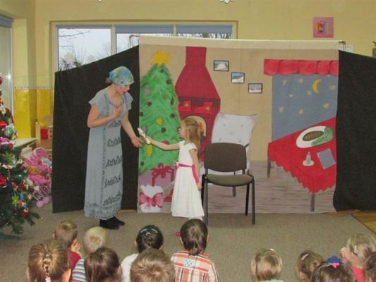 Grafika #16: 18.12.2014 - Przedstawienie teatralne pt. "Święta tuż, tuż"