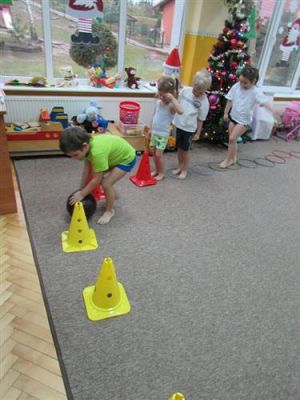 Grafika #8: 17.12.2014 - Zabawy ruchowe w gr.I