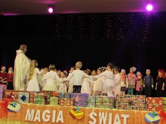 Grafika #40: 12.12.2014 - Przedstawienie świąteczne pt. "Magia Świąt"