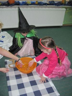 Grafika #29: 28.11.2014 - Andrzejki - wróżby i zabawy w grupach