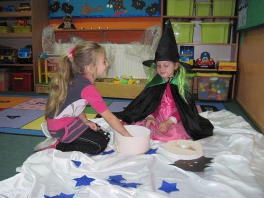 Grafika #43: 28.11.2014 - Andrzejki - wróżby i zabawy w grupach