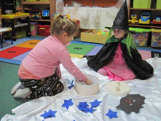 Grafika #44: 28.11.2014 - Andrzejki - wróżby i zabawy w grupach