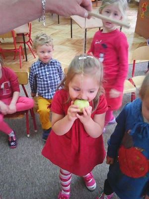 Grafika #75: 30.09.2014 -Kolorowy Dzień Jabłka