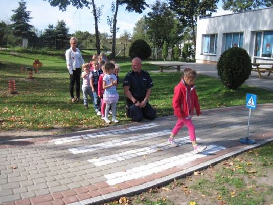 Grafika #14: 16.09.2014 - Spotkanie z policjantem - "Jestem bezpieczny na drodze"