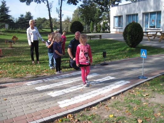Grafika #15: 16.09.2014 - Spotkanie z policjantem - "Jestem bezpieczny na drodze"