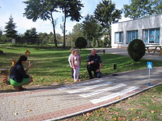 Grafika #18: 16.09.2014 - Spotkanie z policjantem - "Jestem bezpieczny na drodze"