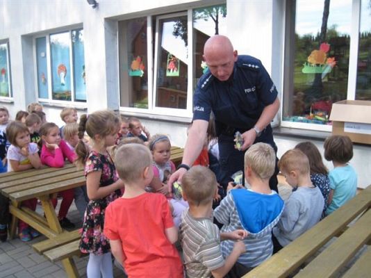 Grafika #35: 16.09.2014 - Spotkanie z policjantem - "Jestem bezpieczny na drodze"