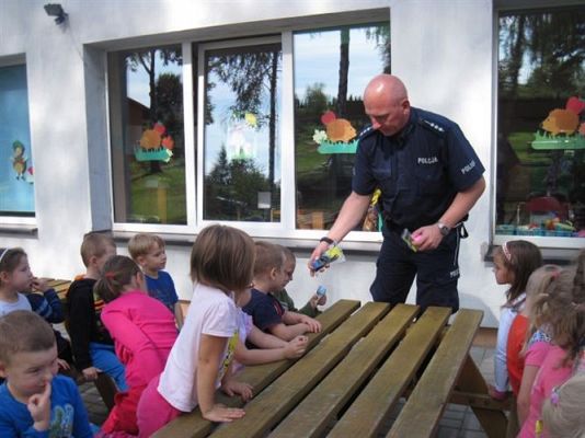 Grafika #38: 16.09.2014 - Spotkanie z policjantem - "Jestem bezpieczny na drodze"