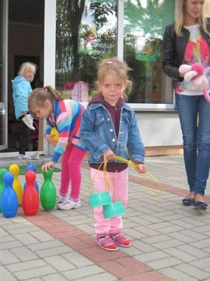 Grafika #2: 08.09.2014 - Zabawy w ogrodzie przedszkolnym