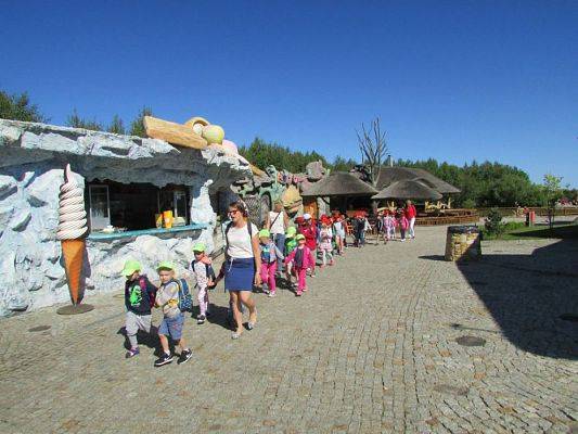 Grafika #10: 07.06.2016 Wycieczka gr. II i III do Parku Dinozaurów cz. I